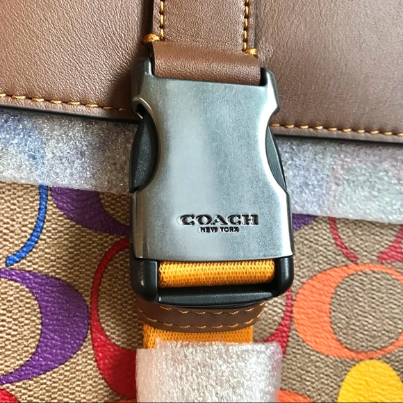 🌈❤️ Coach Track Pack In Rainbow Signature Canvas *Special Edition* - Picture 13 of 13